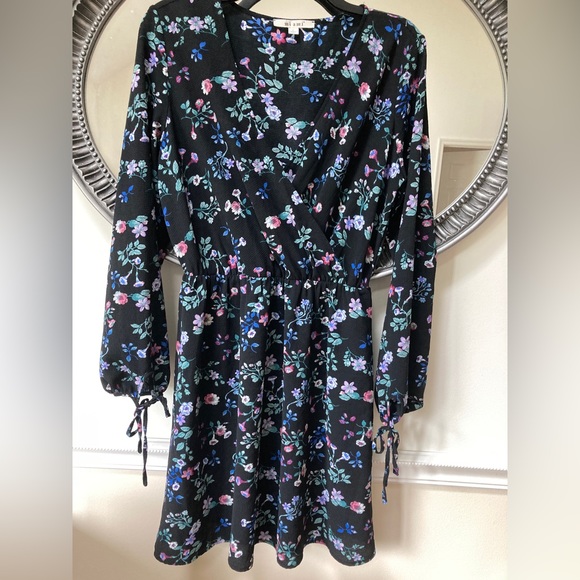 Francesca’s Surplice Black Floral Dress Large - Picture 1 of 9